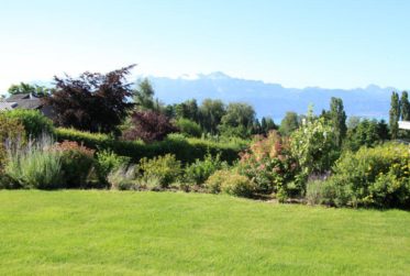 SPLENDIDE 3.5 PIECES AVEC JARDIN PRIVATIF ET VUE LAC
