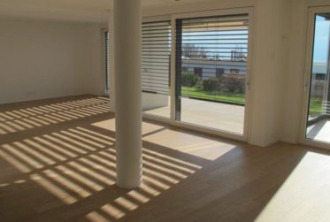 SPLENDIDE 3.5 PIECES AVEC JARDIN PRIVATIF ET VUE LAC