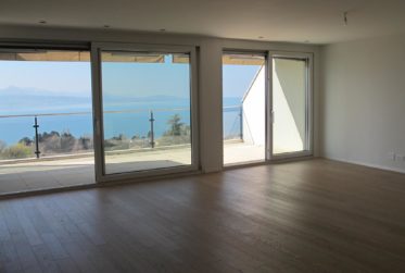 Splendide attique avec vue lac et Alpes à Lutry