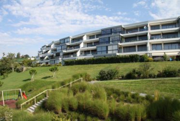 SPLENDIDE 3.5 PIECES AVEC JARDIN PRIVATIF ET VUE LAC