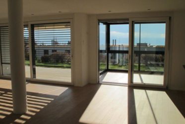SPLENDIDE 3.5 PIECES AVEC JARDIN PRIVATIF ET VUE LAC