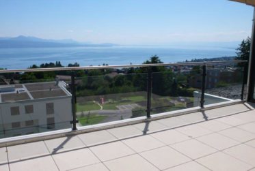 Splendide attique avec vue lac et Alpes à Lutry