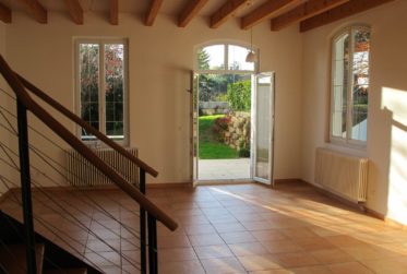 PRIX SPECIAL - JOLIE VILLA MITOYENNE AVEC JARDIN PRIVE A VERNIER