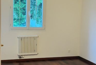 PRIX SPECIAL - JOLIE VILLA MITOYENNE AVEC JARDIN PRIVE A VERNIER