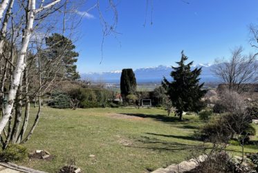 MAGNIFIQUE TERRAIN À CONSTRUIRE DE 1349 m2 EN ZONE VILLA, AVEC VUE LAC
