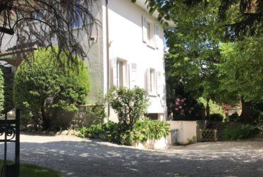 TRES BELLE PROPRIETE 9 PIECES AU PETIT SACONNEX AVEC GRAND JARDIN ET AU CALME