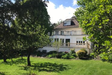 TRES BELLE PROPRIETE 9 PIECES AU PETIT SACONNEX AVEC GRAND JARDIN ET AU CALME