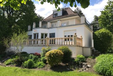 TRES BELLE PROPRIETE 9 PIECES AU PETIT SACONNEX AVEC GRAND JARDIN ET AU CALME
