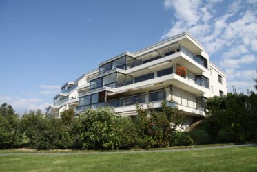 SPLENDIDE APPARTEMENT EN REZ DE JARDIN AVEC VUE LAC ET MONTAGNES A LUTRY