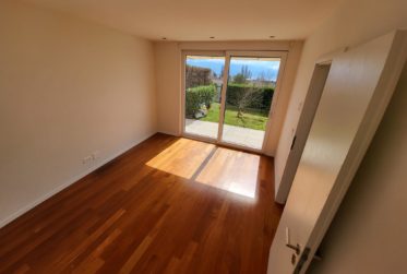 SPLENDIDE APPARTEMENT EN REZ DE JARDIN AVEC VUE LAC ET MONTAGNES A LUTRY