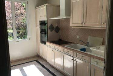 TRES BELLE PROPRIETE 9 PIECES AU PETIT SACONNEX AVEC GRAND JARDIN ET AU CALME