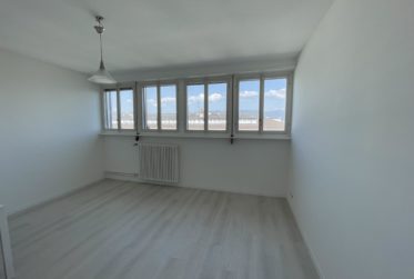 GRAND STUDIO EN ATTIQUE AU CENTRE DE FLORISSANT