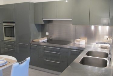 Beau studio meublé renové à Champel